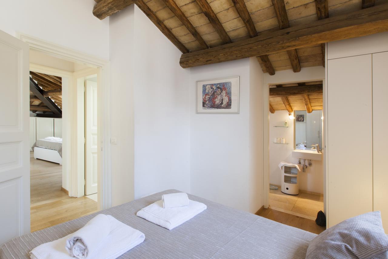 Habitat'S Navona Pantheon Attic